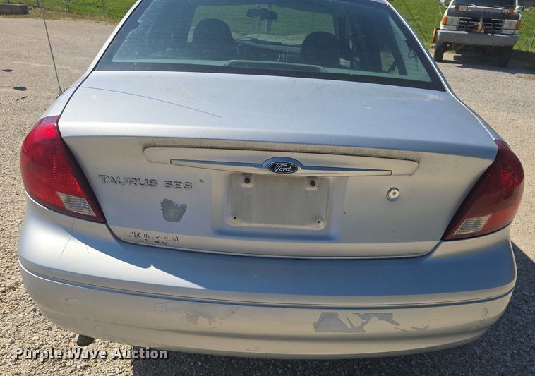 image for item EF3568 2003 Ford Taurus 