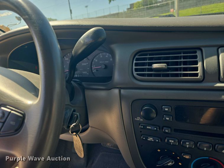 image for item EF3568 2003 Ford Taurus 