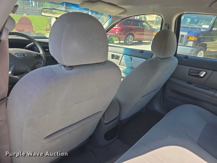 image for item EF3568 2003 Ford Taurus 