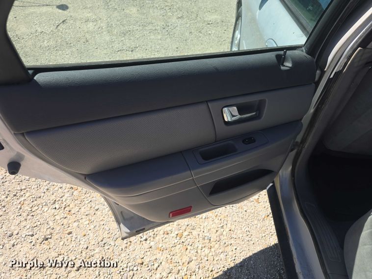 image for item EF3568 2003 Ford Taurus 