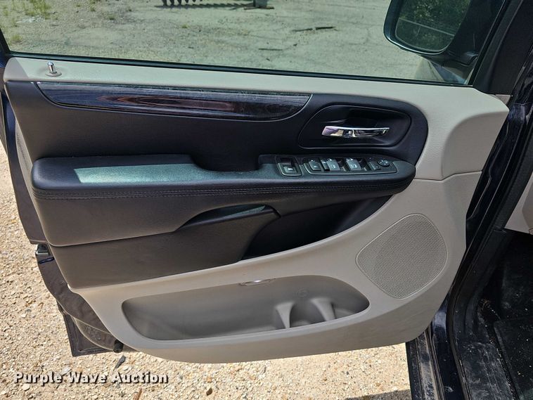 image for item EF3572 2014 Dodge Grand Caravan SXT van