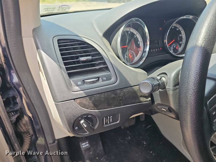 image for item EF3572 2014 Dodge Grand Caravan SXT van