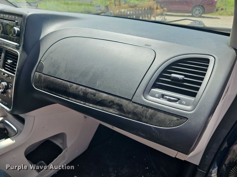 image for item EF3572 2014 Dodge Grand Caravan SXT van