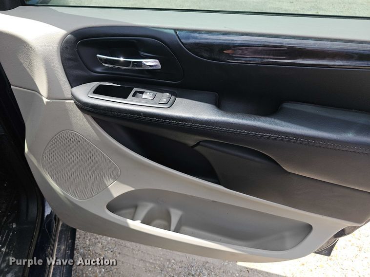 image for item EF3572 2014 Dodge Grand Caravan SXT van