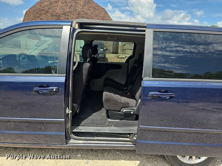 image for item EF3572 2014 Dodge Grand Caravan SXT van