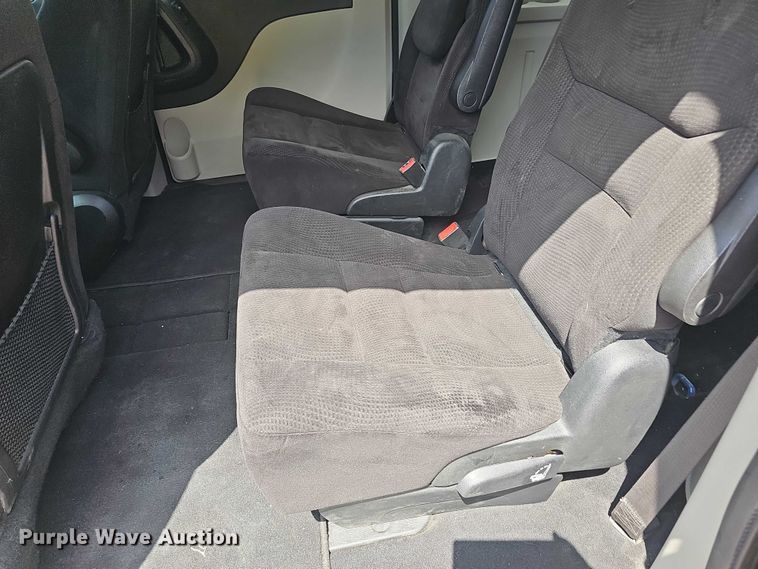 image for item EF3572 2014 Dodge Grand Caravan SXT van