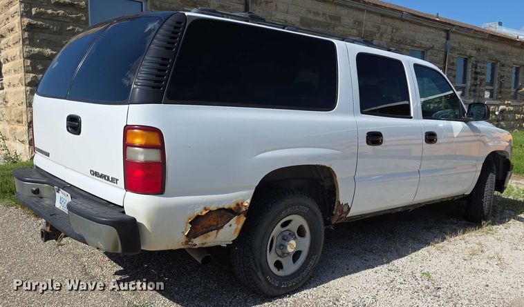 image for item EF3584 2002 Chevrolet Suburban 1500 SUV