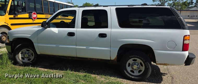 image for item EF3584 2002 Chevrolet Suburban 1500 SUV