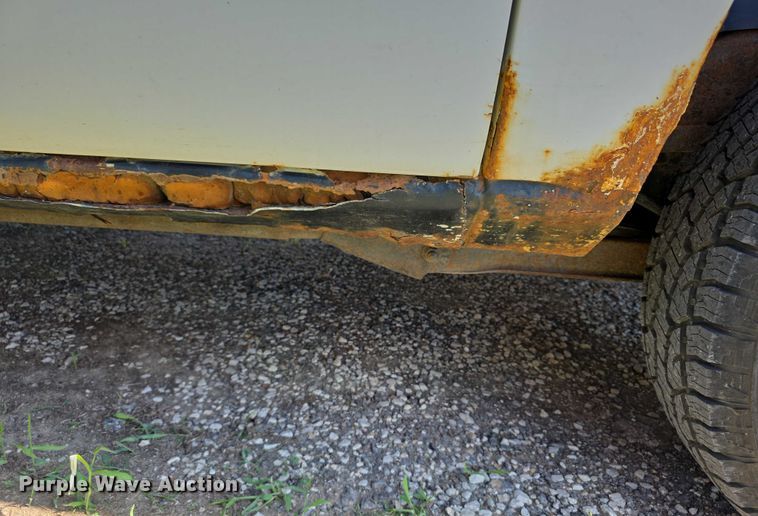 image for item EF3584 2002 Chevrolet Suburban 1500 SUV