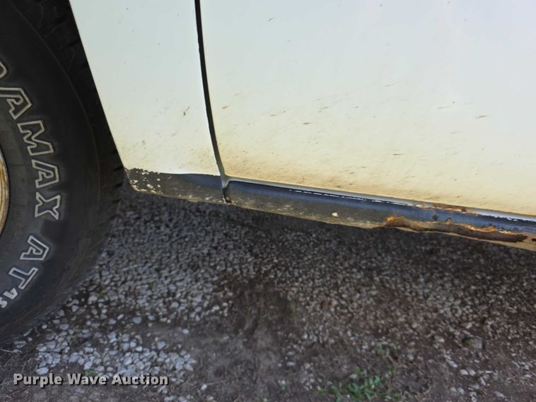 image for item EF3584 2002 Chevrolet Suburban 1500 SUV