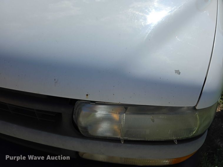 image for item EF3584 2002 Chevrolet Suburban 1500 SUV