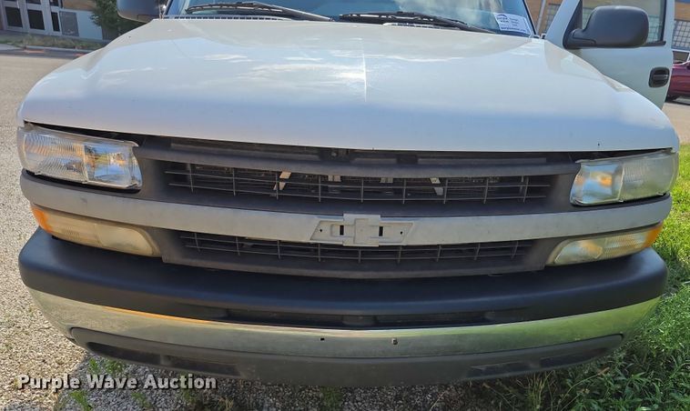 image for item EF3584 2002 Chevrolet Suburban 1500 SUV