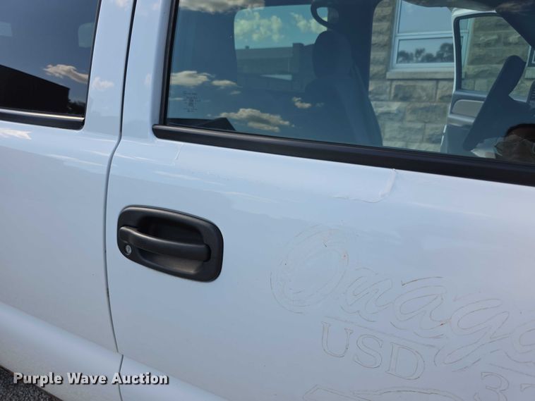 image for item EF3584 2002 Chevrolet Suburban 1500 SUV