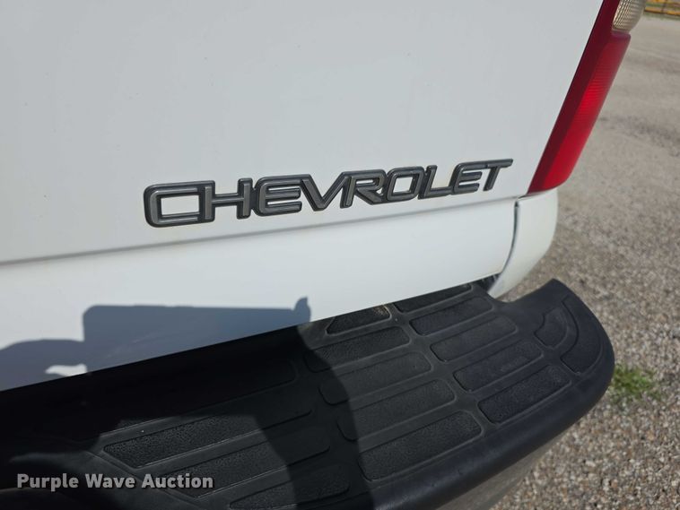 image for item EF3584 2002 Chevrolet Suburban 1500 SUV
