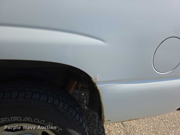 image for item EF3584 2002 Chevrolet Suburban 1500 SUV