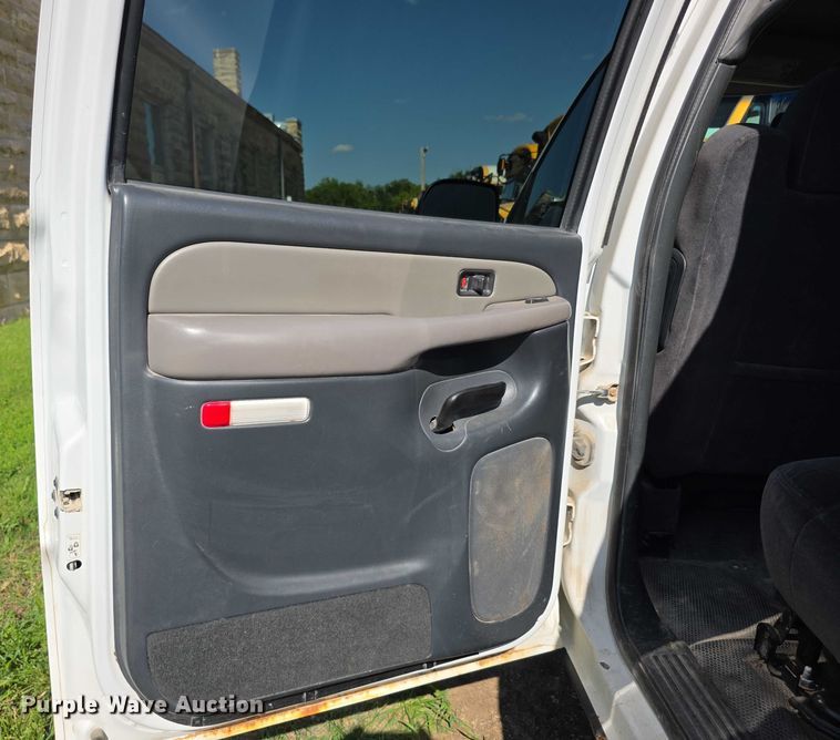 image for item EF3584 2002 Chevrolet Suburban 1500 SUV