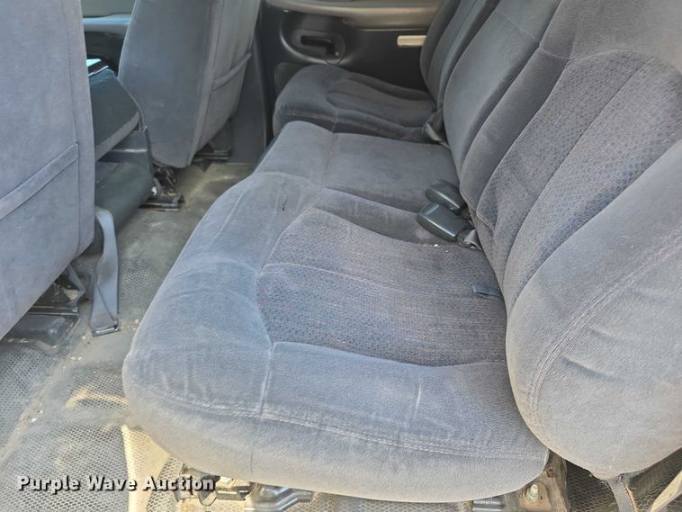 image for item EF3584 2002 Chevrolet Suburban 1500 SUV