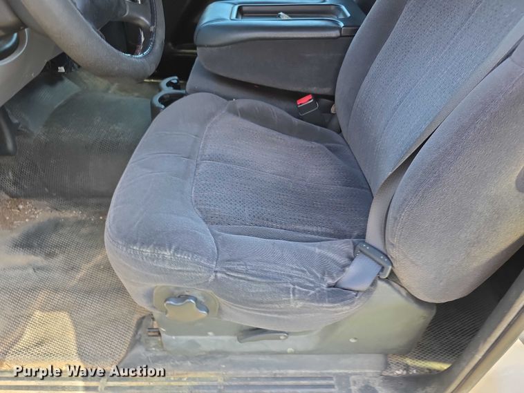 image for item EF3584 2002 Chevrolet Suburban 1500 SUV