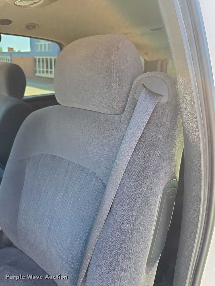 image for item EF3584 2002 Chevrolet Suburban 1500 SUV