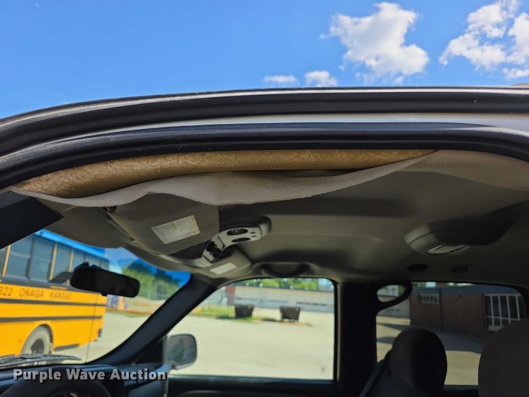 image for item EF3584 2002 Chevrolet Suburban 1500 SUV