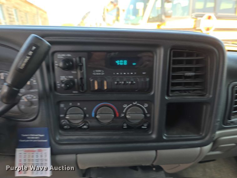 image for item EF3584 2002 Chevrolet Suburban 1500 SUV