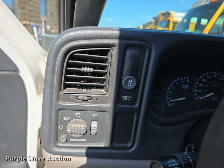 image for item EF3584 2002 Chevrolet Suburban 1500 SUV