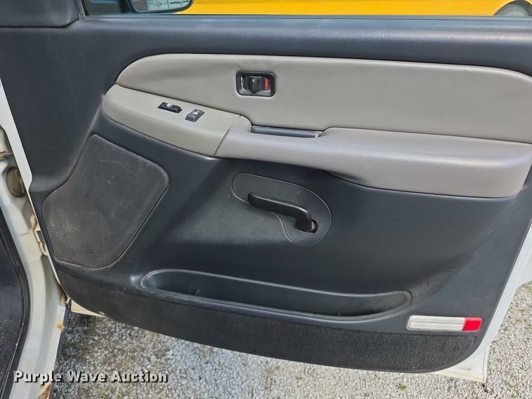 image for item EF3584 2002 Chevrolet Suburban 1500 SUV