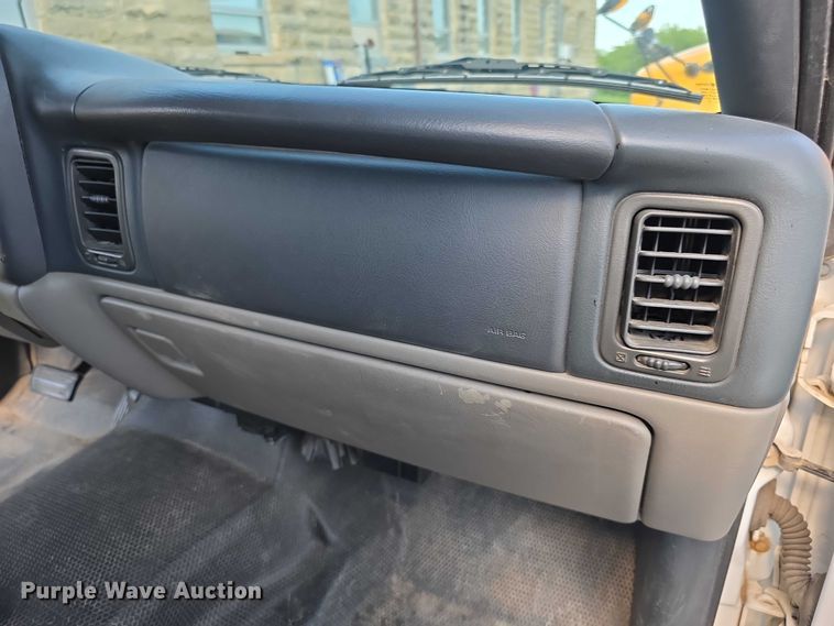 image for item EF3584 2002 Chevrolet Suburban 1500 SUV