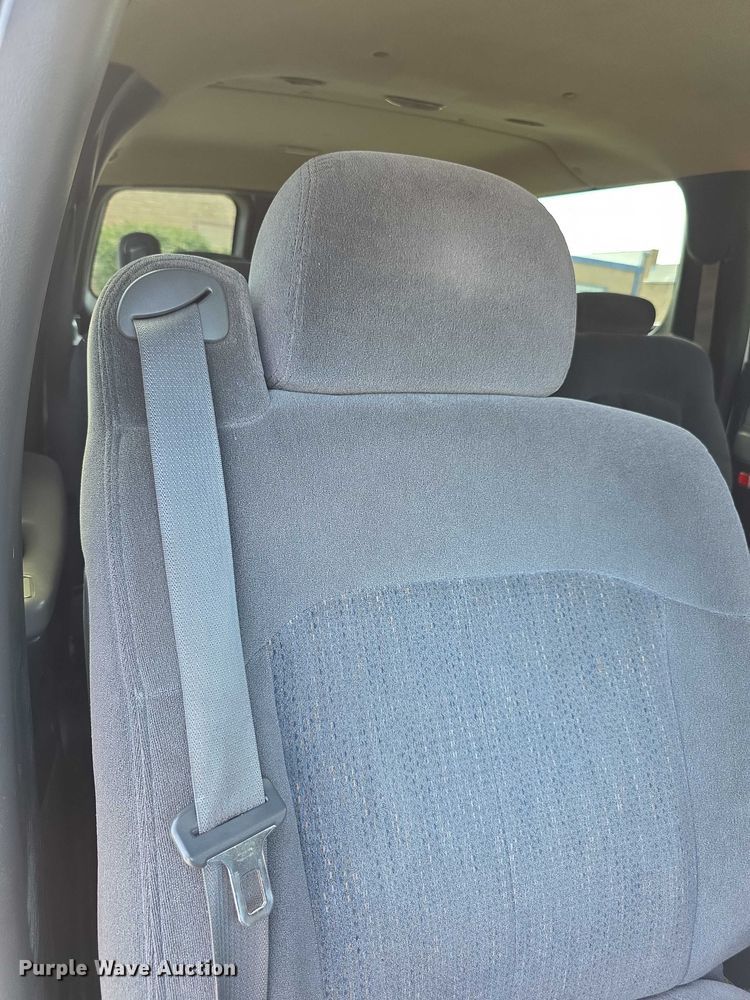 image for item EF3584 2002 Chevrolet Suburban 1500 SUV