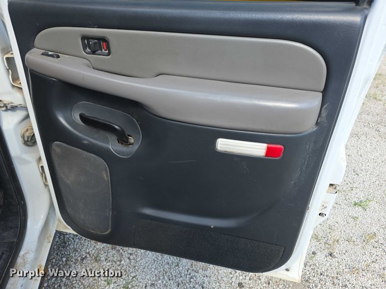 image for item EF3584 2002 Chevrolet Suburban 1500 SUV