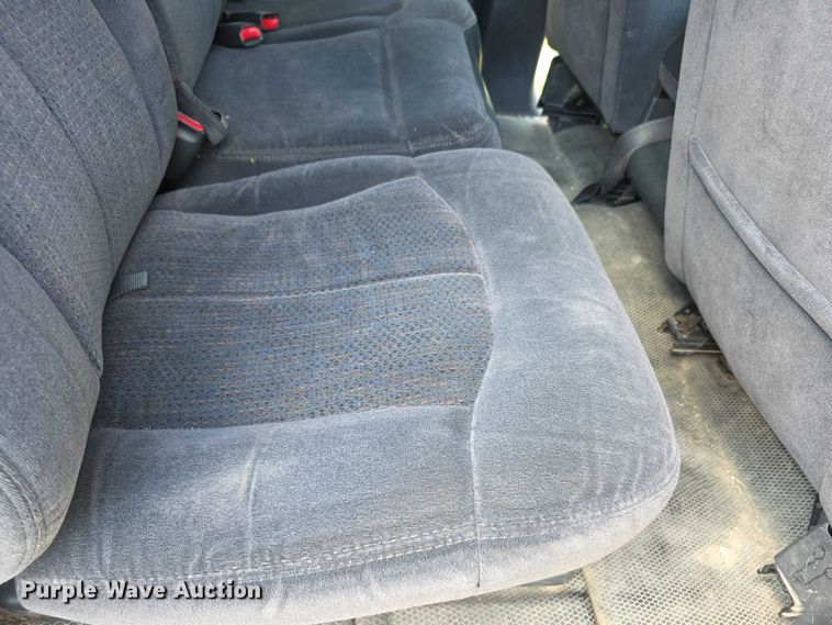 image for item EF3584 2002 Chevrolet Suburban 1500 SUV