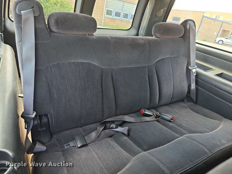 image for item EF3584 2002 Chevrolet Suburban 1500 SUV