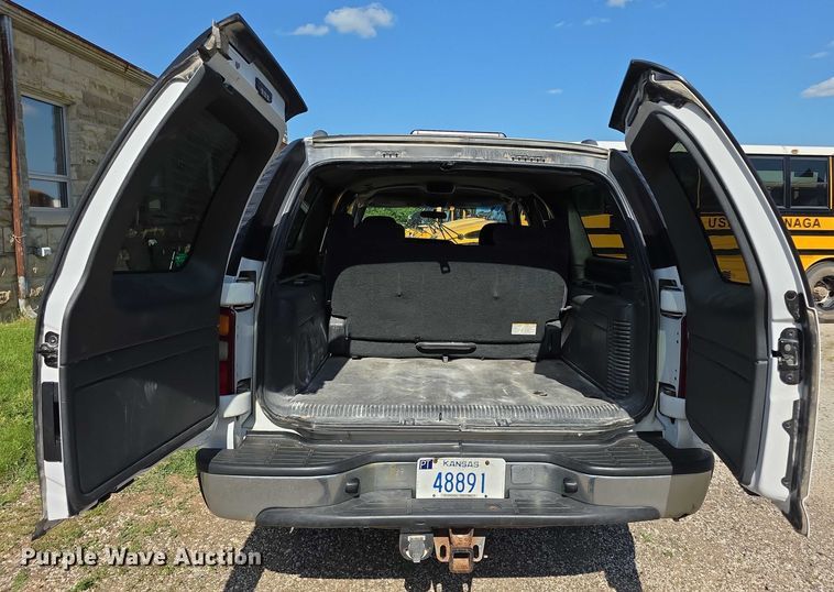 image for item EF3584 2002 Chevrolet Suburban 1500 SUV