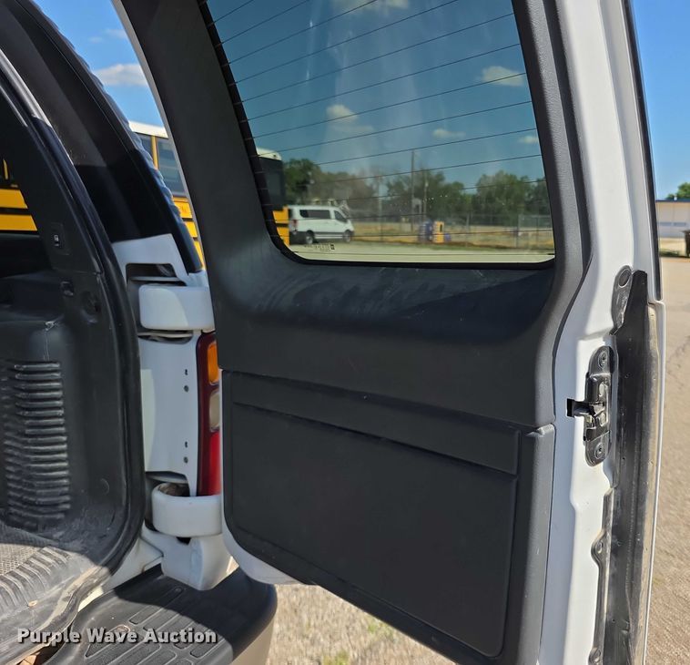 image for item EF3584 2002 Chevrolet Suburban 1500 SUV