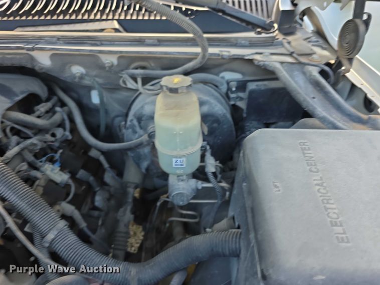 image for item EF3584 2002 Chevrolet Suburban 1500 SUV