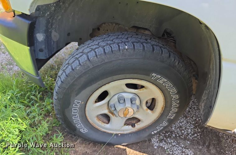 image for item EF3584 2002 Chevrolet Suburban 1500 SUV