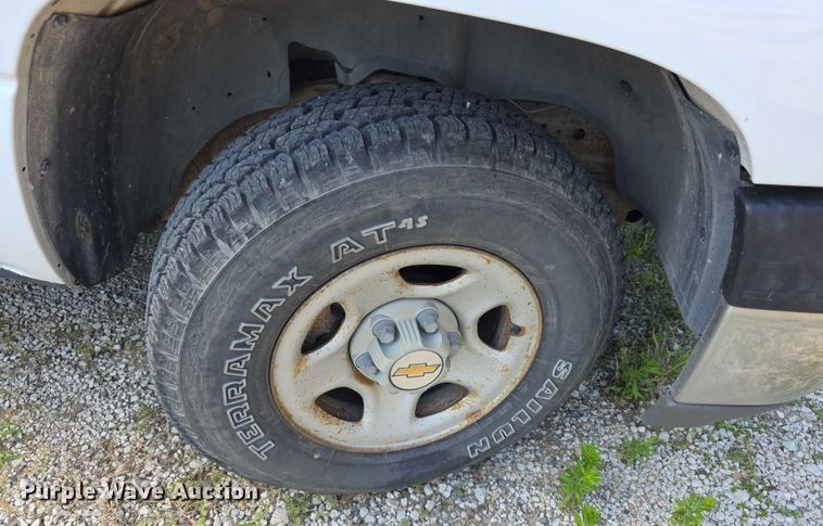 image for item EF3584 2002 Chevrolet Suburban 1500 SUV