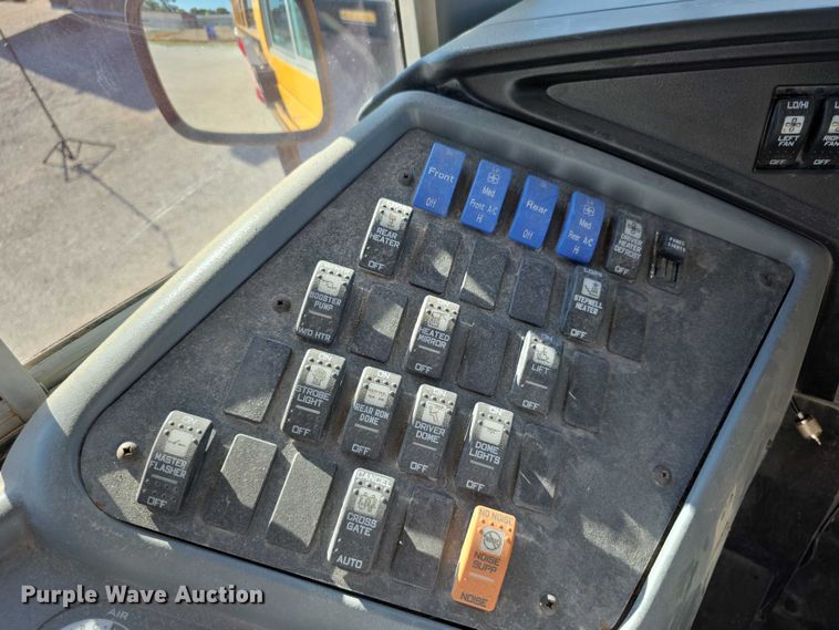 image for item EF3585 2013 International 3000 school bus