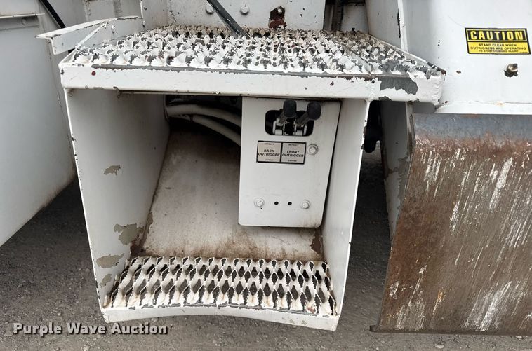 image for item EG6621 1988 GMC C7000 digger derrick truck