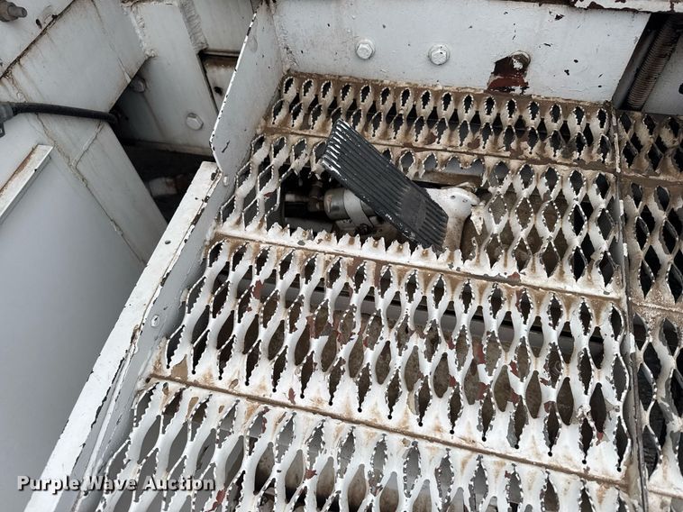 image for item EG6621 1988 GMC C7000 digger derrick truck