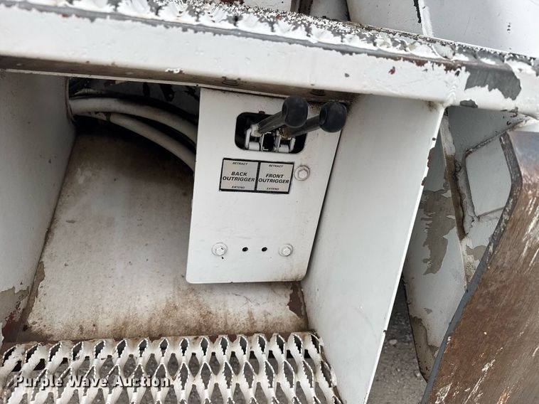 image for item EG6621 1988 GMC C7000 digger derrick truck