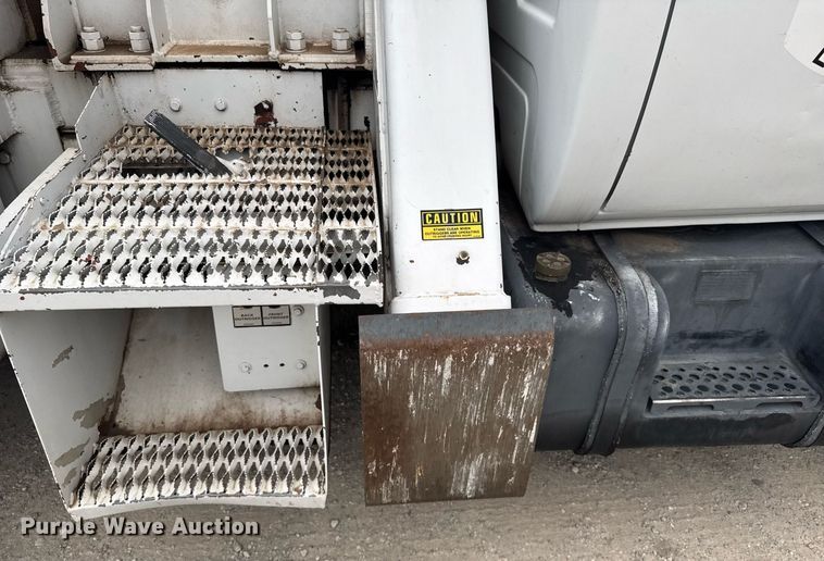 image for item EG6621 1988 GMC C7000 digger derrick truck