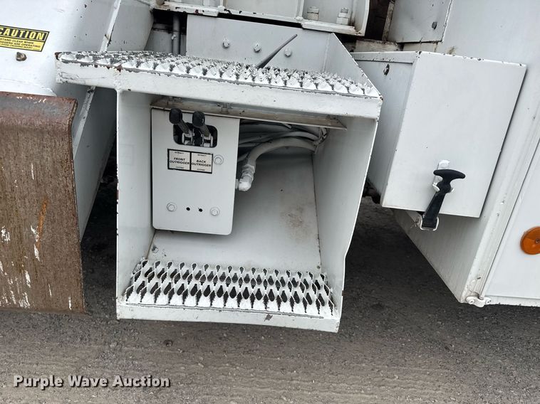 image for item EG6621 1988 GMC C7000 digger derrick truck