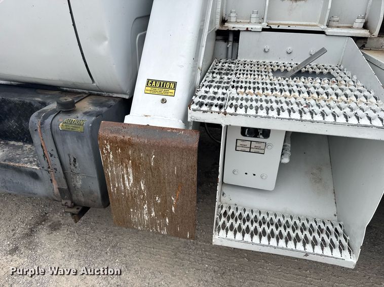 image for item EG6621 1988 GMC C7000 digger derrick truck