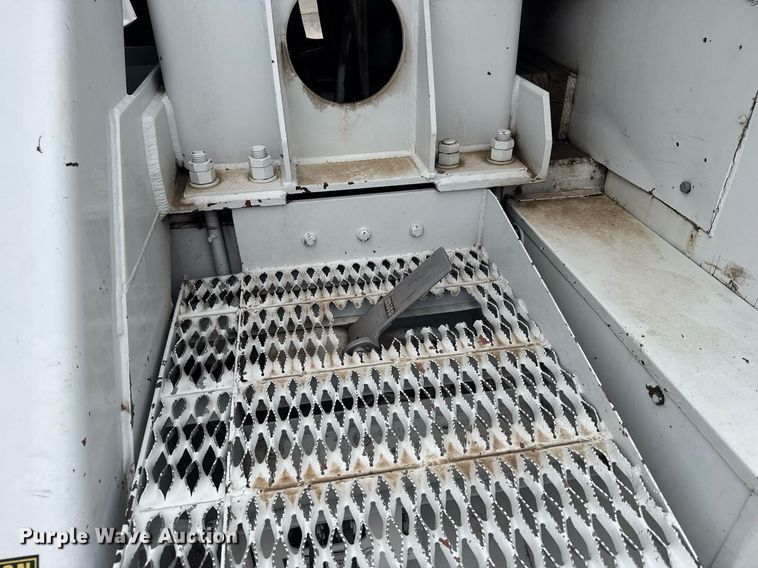 image for item EG6621 1988 GMC C7000 digger derrick truck