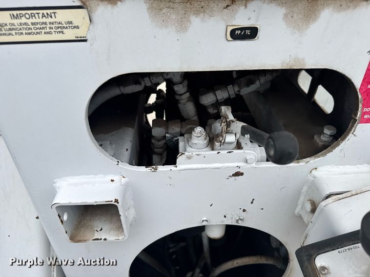 image for item EG6621 1988 GMC C7000 digger derrick truck