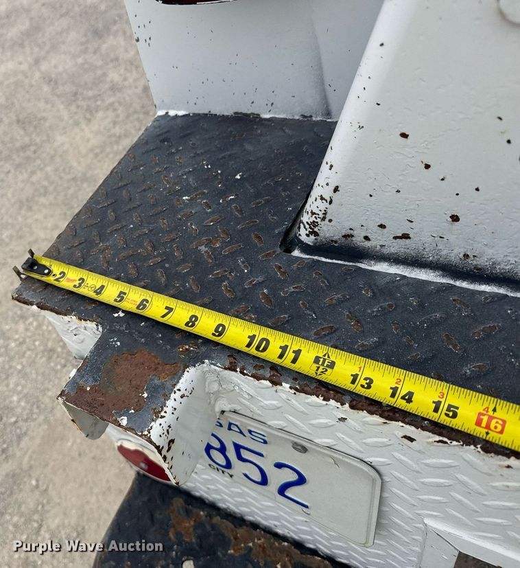 image for item EG6621 1988 GMC C7000 digger derrick truck