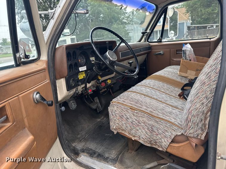 image for item EG6621 1988 GMC C7000 digger derrick truck