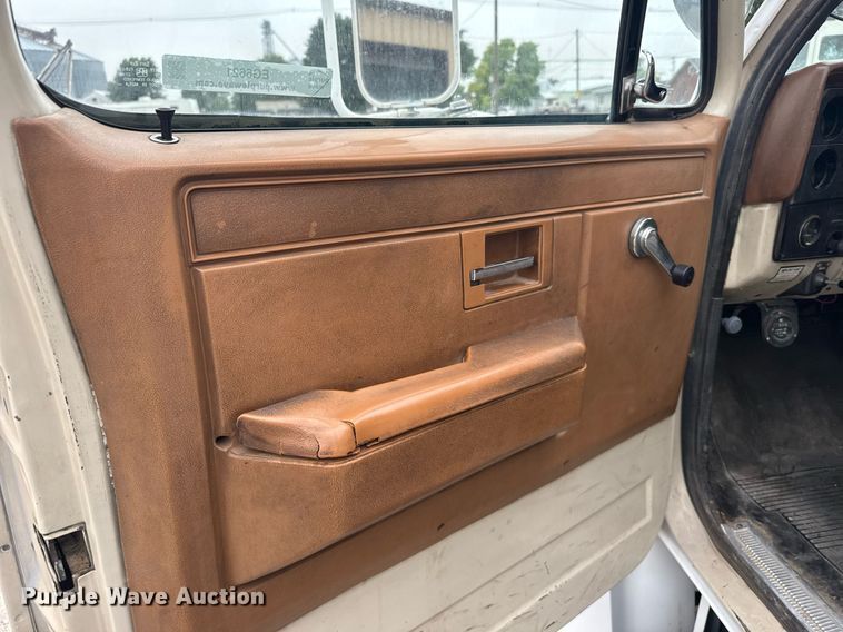 image for item EG6621 1988 GMC C7000 digger derrick truck