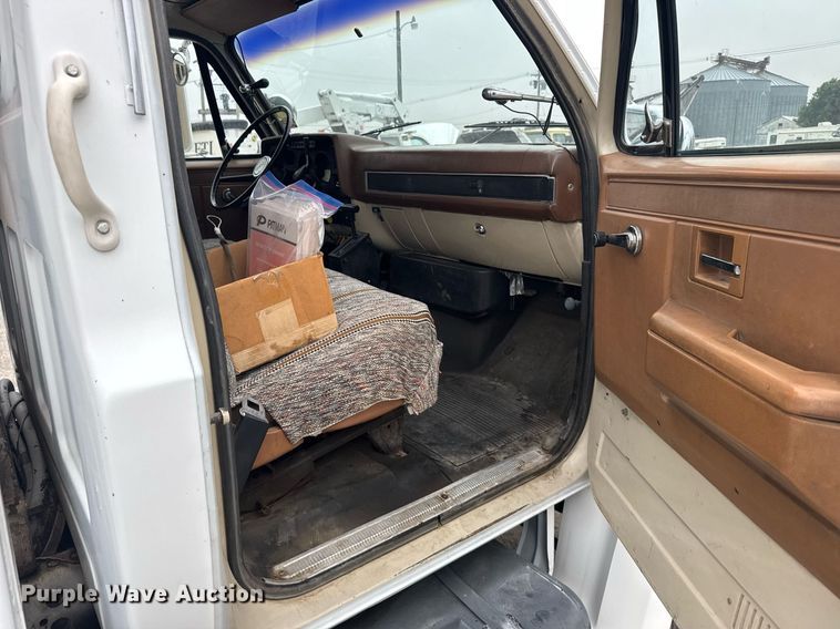 image for item EG6621 1988 GMC C7000 digger derrick truck